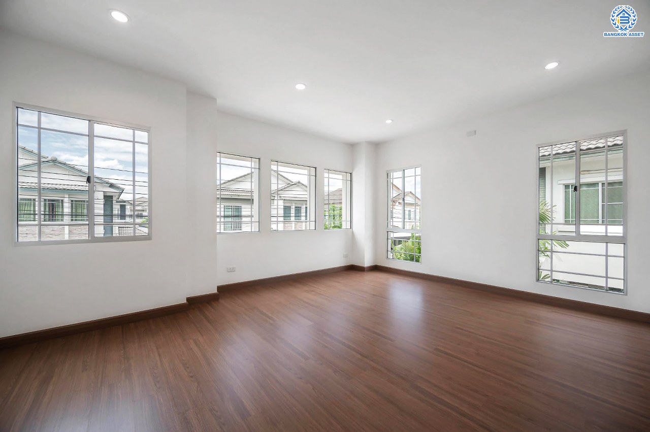 บ้านมือสองตกแต่งใหม่ แบรนด์สุดหรู L&H โครงการ มัณฑนา แจ้งวัฒนะ-ราชพฤกษ์ เนื้อที่ 57.9 ตร.ว. ฟังก์ชัน 3 ห้องนอน 3 ห้องน้ำ จอดรถได้ 2 คัน ทำเลเดินทางเข้า-ออกเมืองสะดวก เชื่อมต่อถนนชัยพฤกษ์แจ้งวัฒนะ ถนนราชพฤกษ์ ใกล้รถไฟฟ้าสายสีชมพู "สถานีปากเกร็ด" ใกล้ "โรบินสันไลฟ์สไตล์"